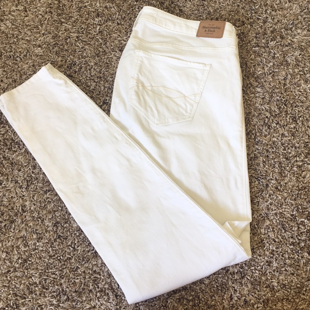 White A&F skinny jeans